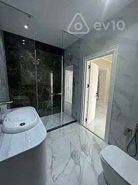 Kirayə verilir 3 otaqlı yeni tikili 148 m²