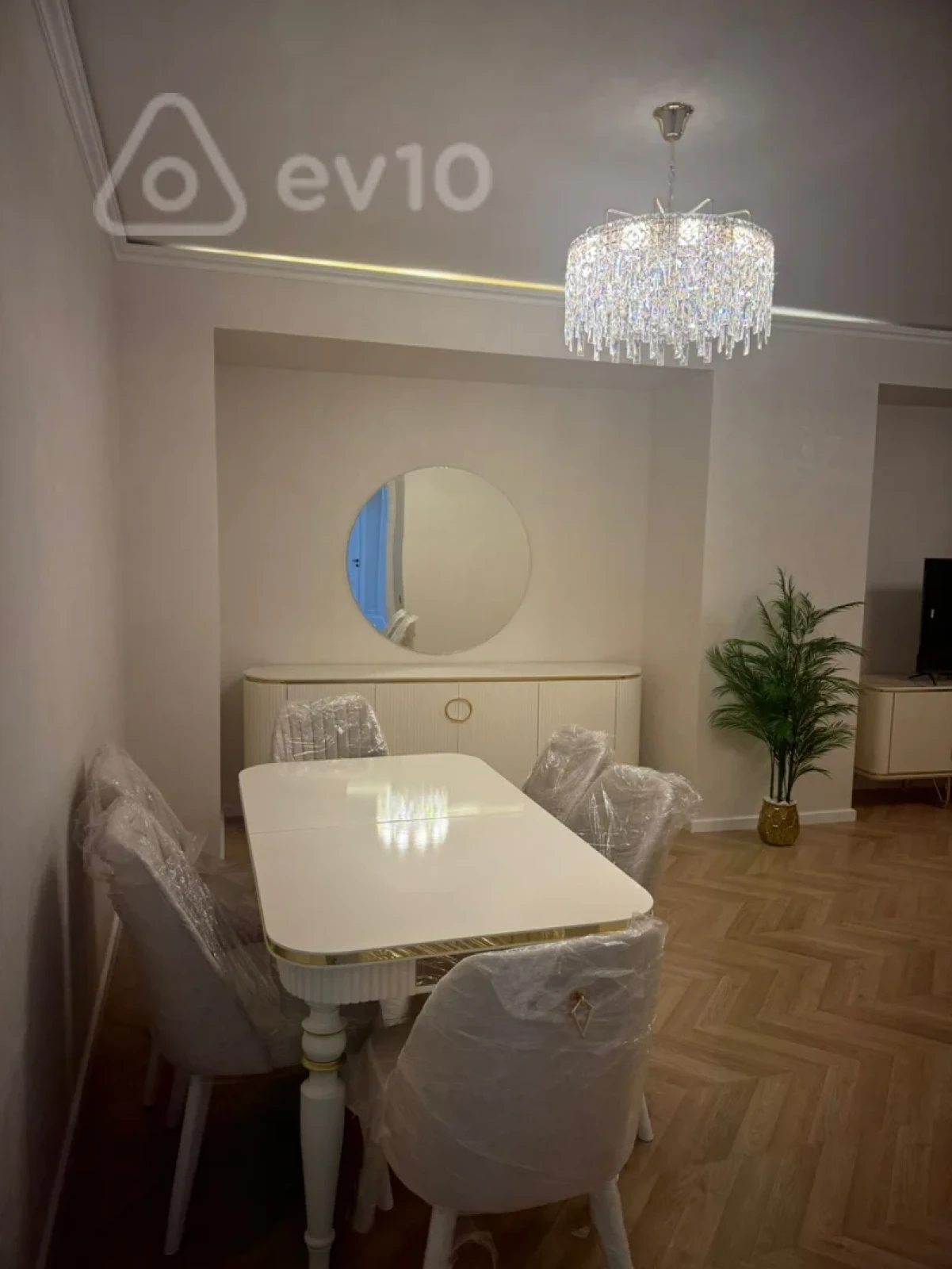 Kirayə verilir 3 otaqlı yeni tikili 148 m²
