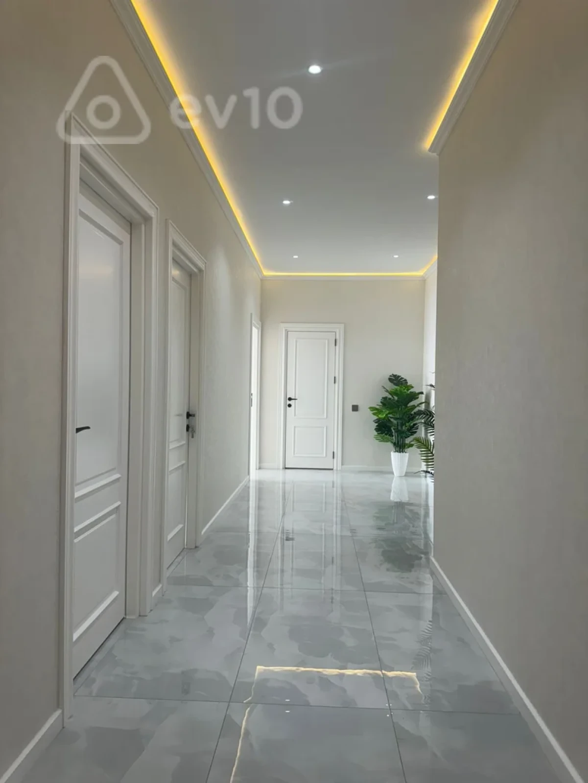 Kirayə verilir 3 otaqlı yeni tikili 148 m²