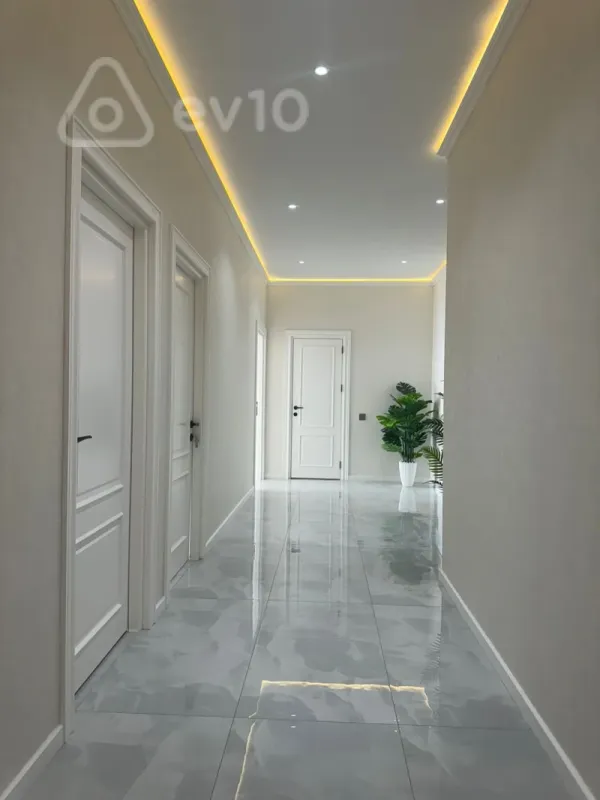 Kirayə verilir 3 otaqlı yeni tikili 148 m²