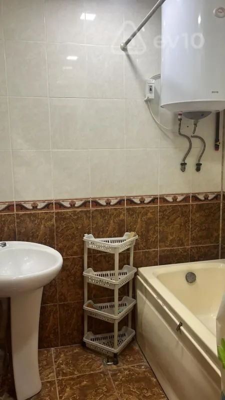 Kirayə verilir 3 otaqlı köhnə tikili 75 m²