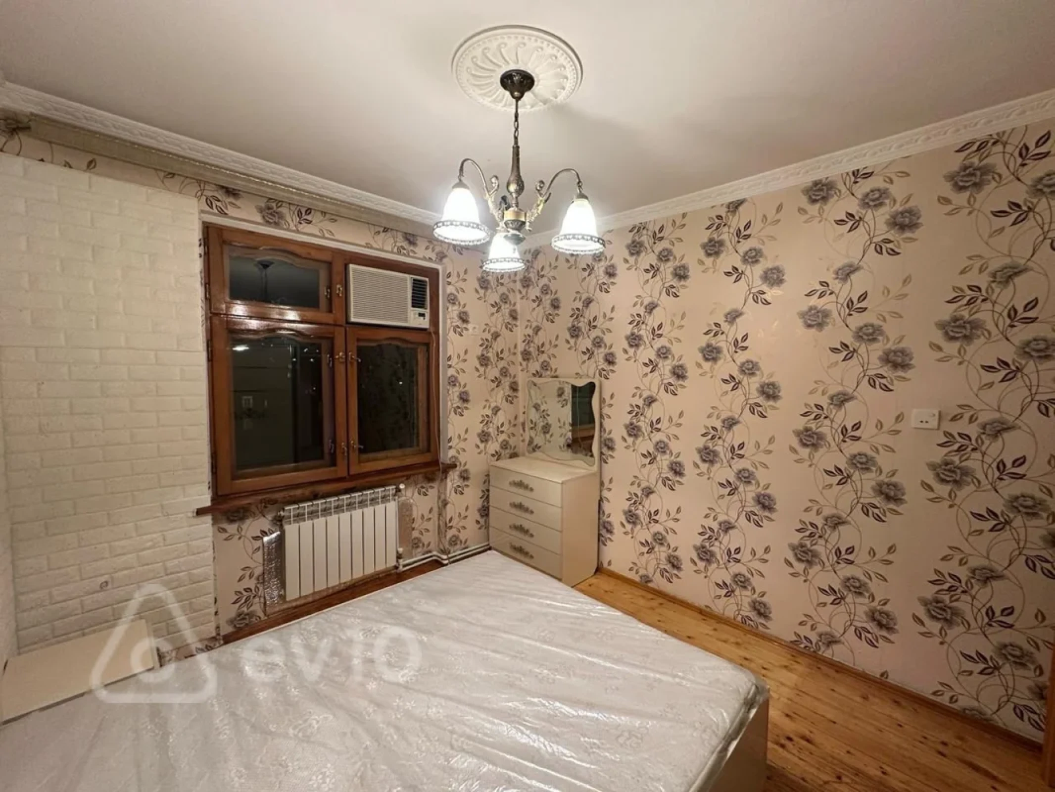 Kirayə verilir 3 otaqlı köhnə tikili 90 m²