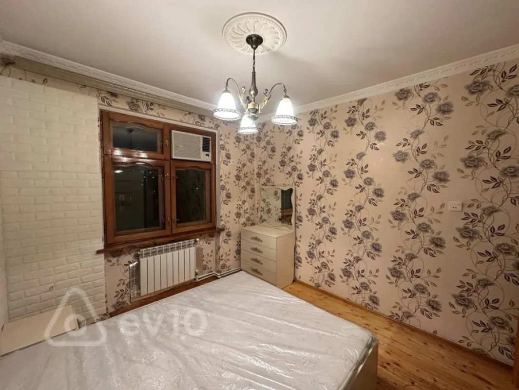 Kirayə verilir 3 otaqlı köhnə tikili 90 m²