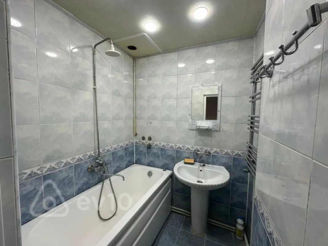 Kirayə verilir 3 otaqlı köhnə tikili 90 m²