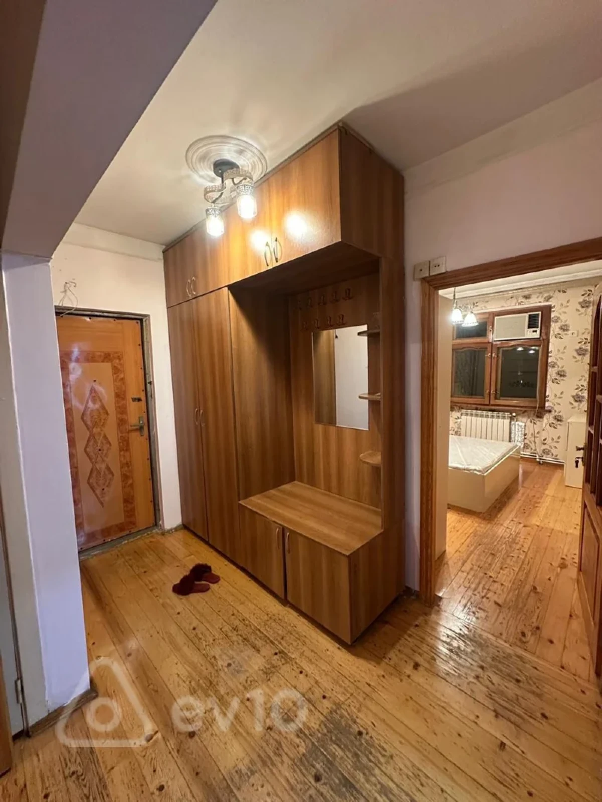 Kirayə verilir 3 otaqlı köhnə tikili 90 m²