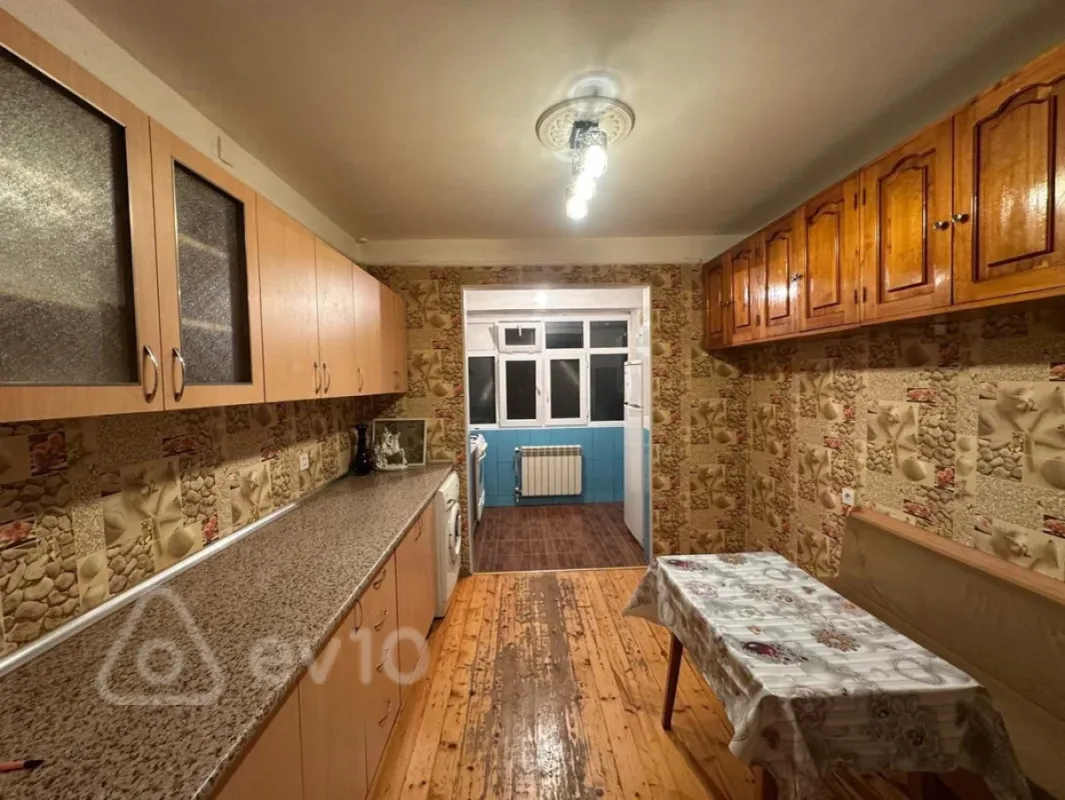 Kirayə verilir 3 otaqlı köhnə tikili 90 m²