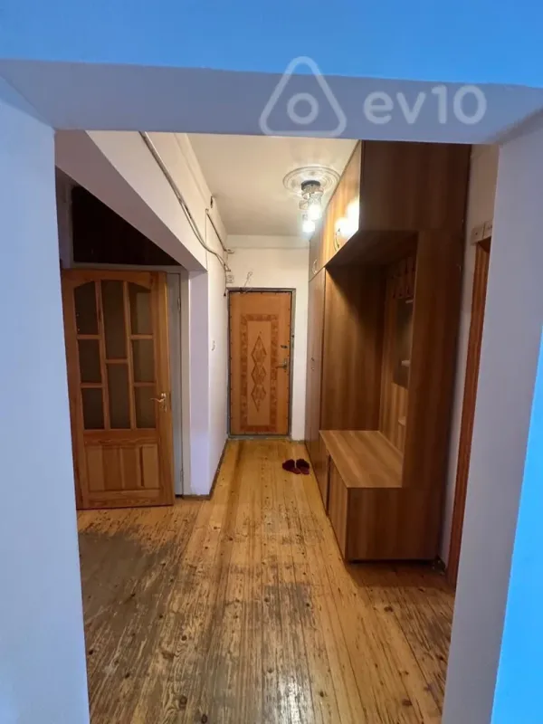 Kirayə verilir 3 otaqlı köhnə tikili 90 m²