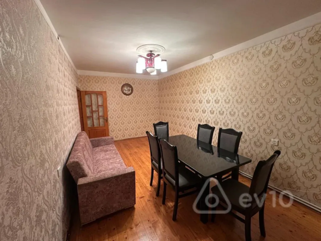 Kirayə verilir 3 otaqlı köhnə tikili 90 m²