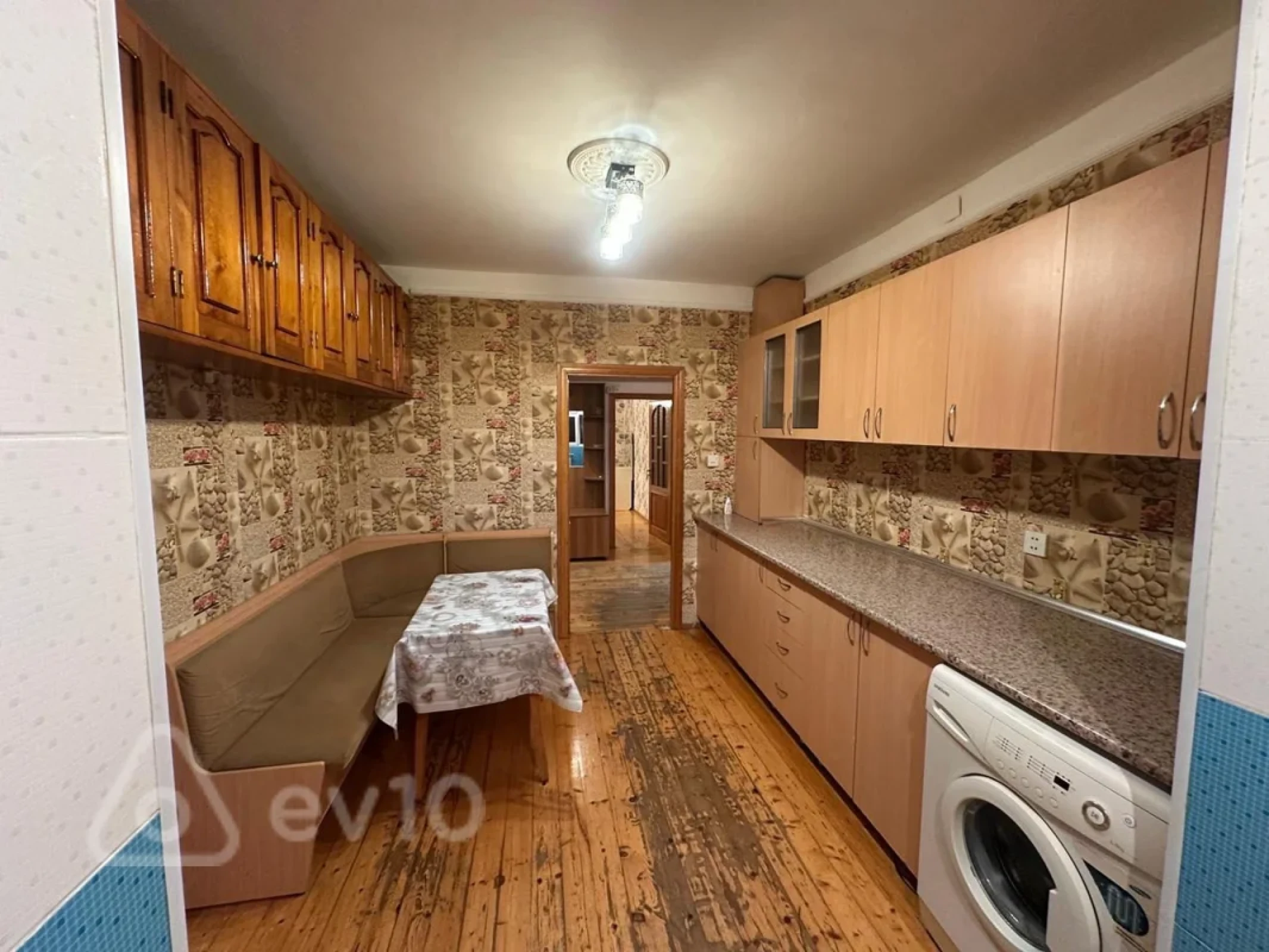 Kirayə verilir 3 otaqlı köhnə tikili 90 m²