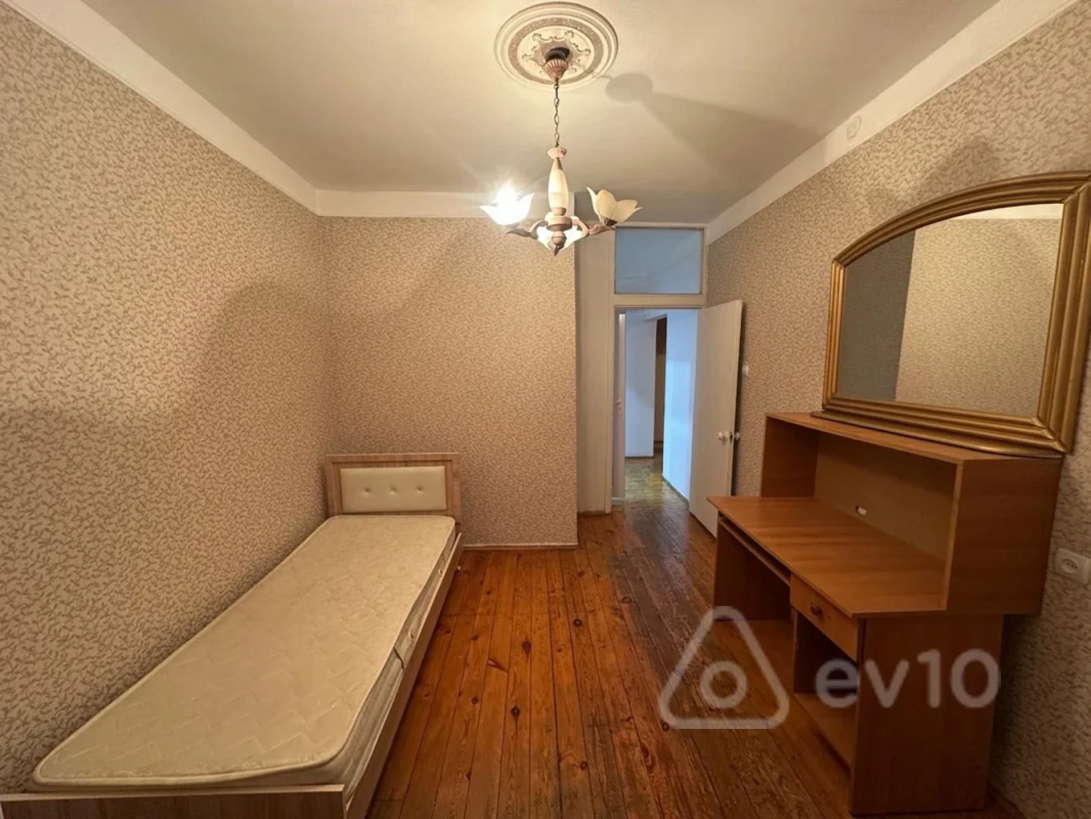Kirayə verilir 3 otaqlı köhnə tikili 90 m²