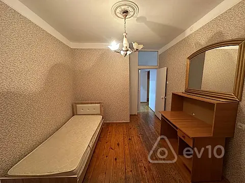 Kirayə verilir 3 otaqlı köhnə tikili 90 m²