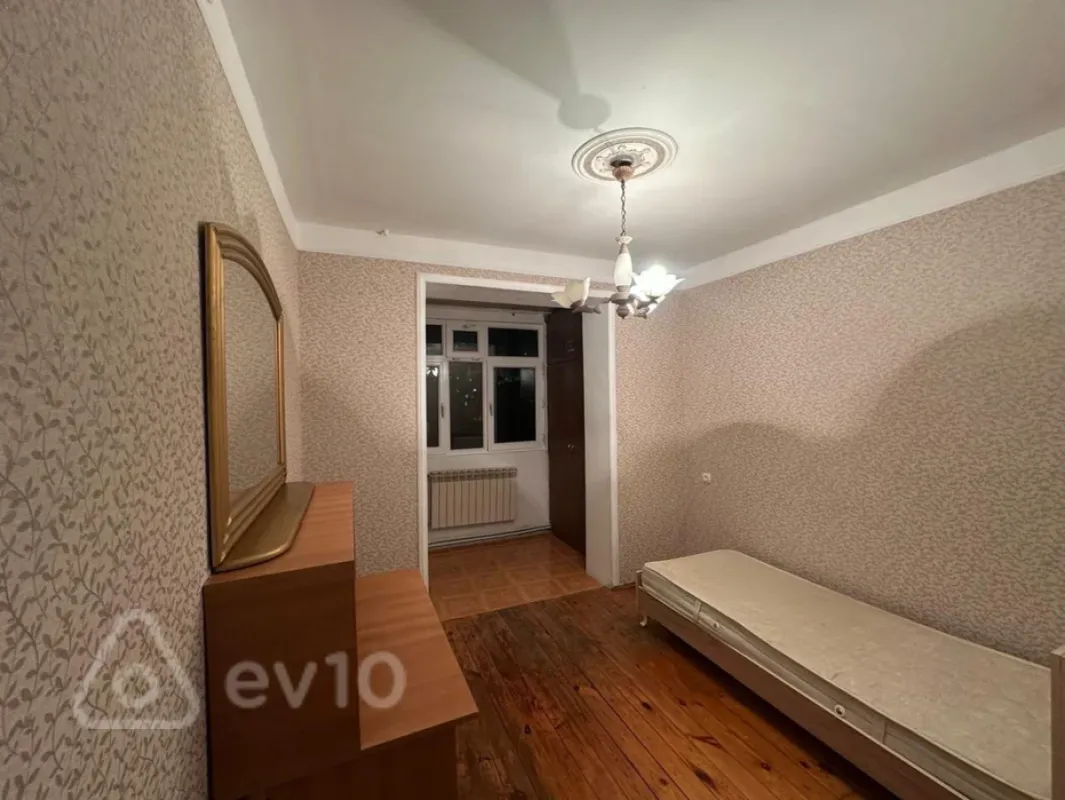 Kirayə verilir 3 otaqlı köhnə tikili 90 m²