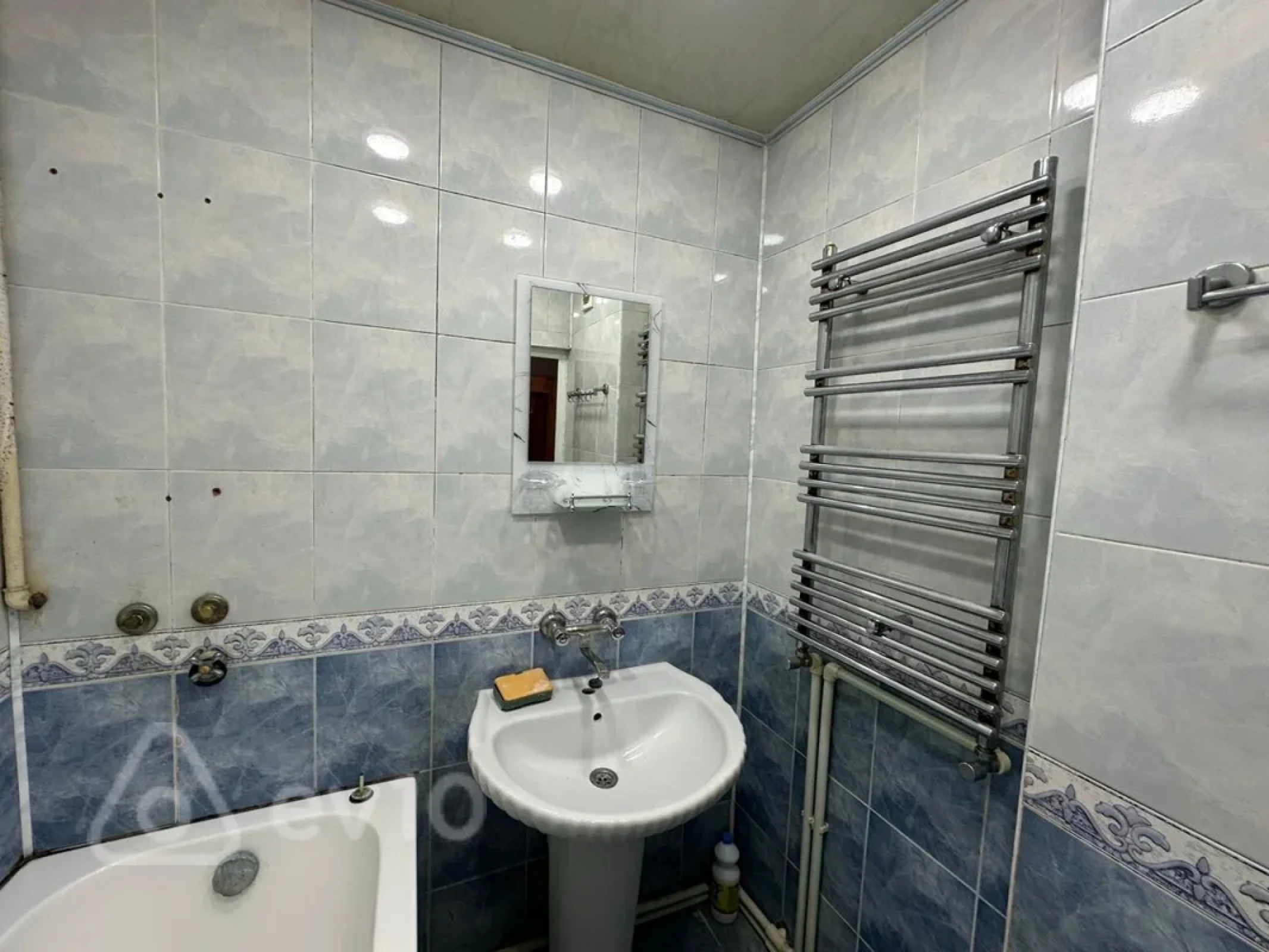 Kirayə verilir 3 otaqlı köhnə tikili 90 m²