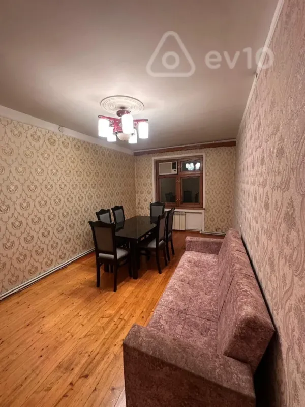 Kirayə verilir 3 otaqlı köhnə tikili 90 m²