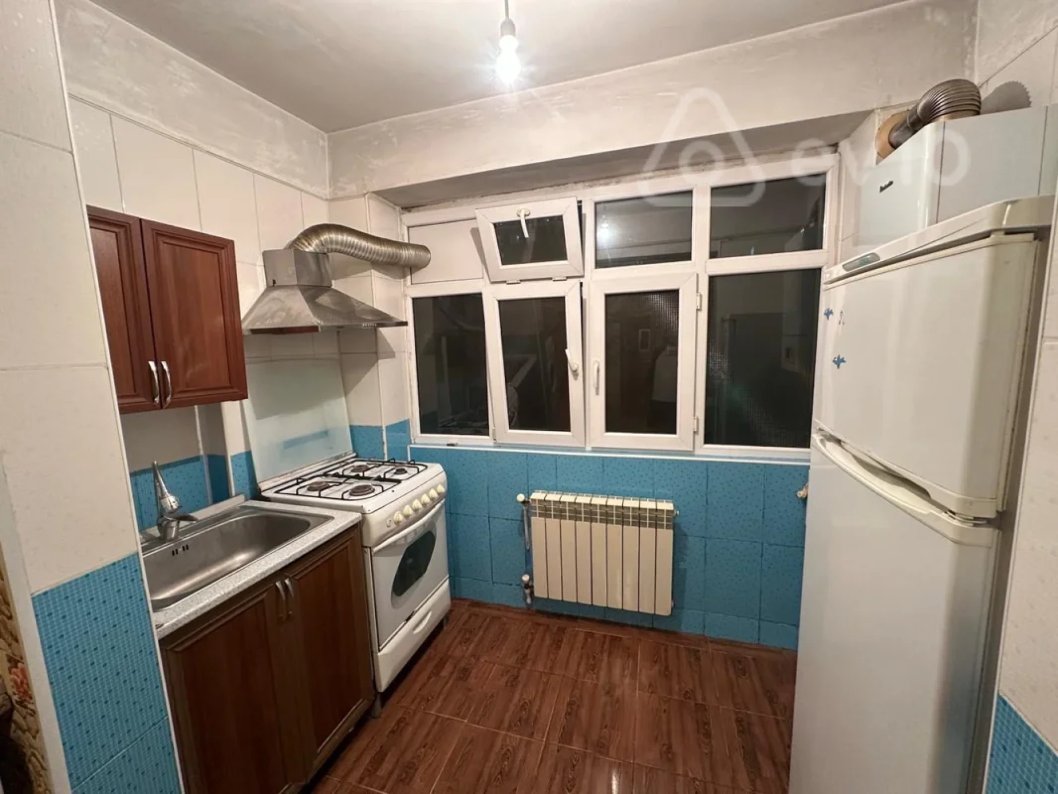 Kirayə verilir 3 otaqlı köhnə tikili 90 m²