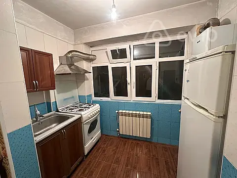 Kirayə verilir 3 otaqlı köhnə tikili 90 m²