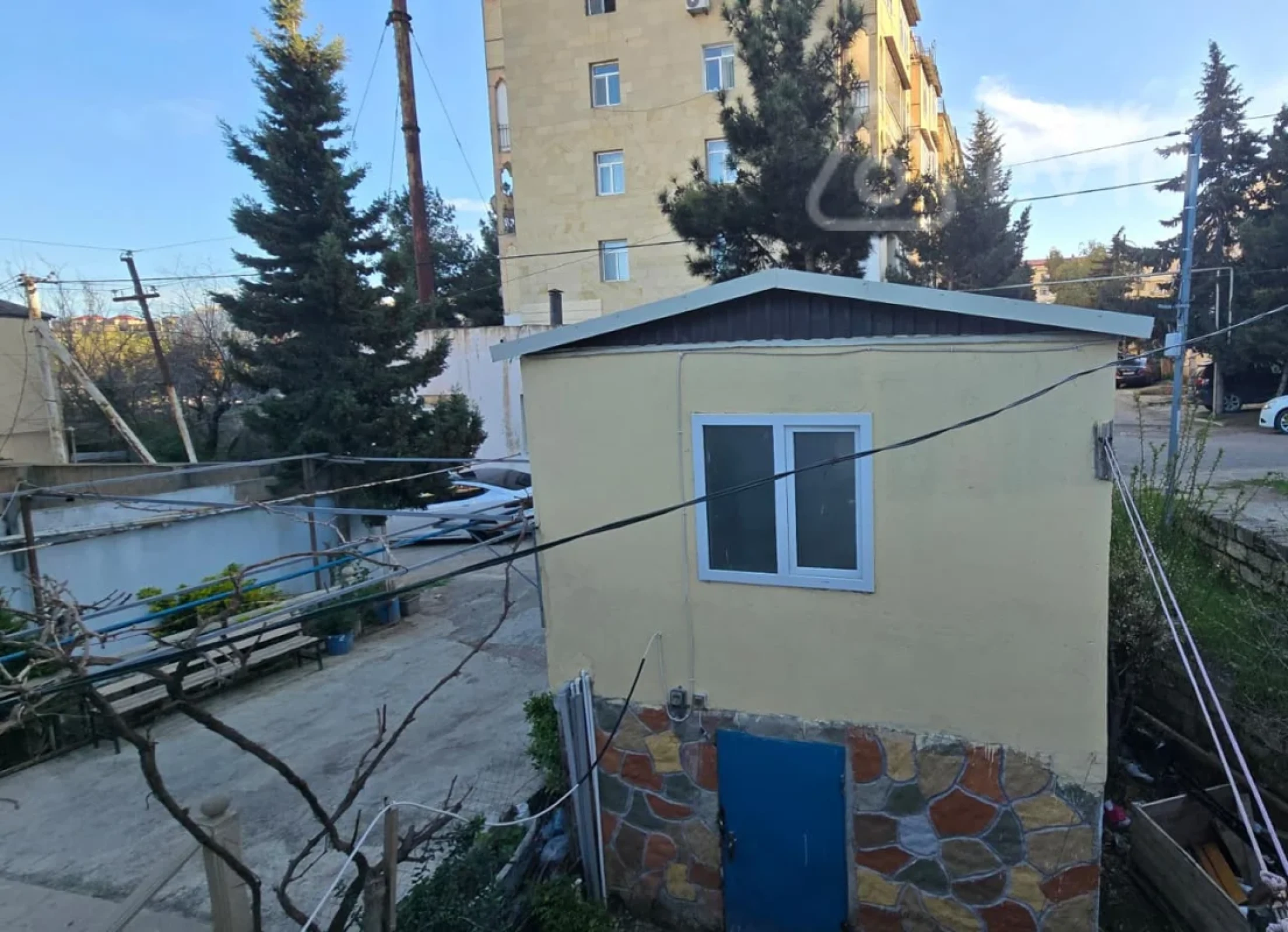 Satılır 10 otaqlı həyət evi 250 m²