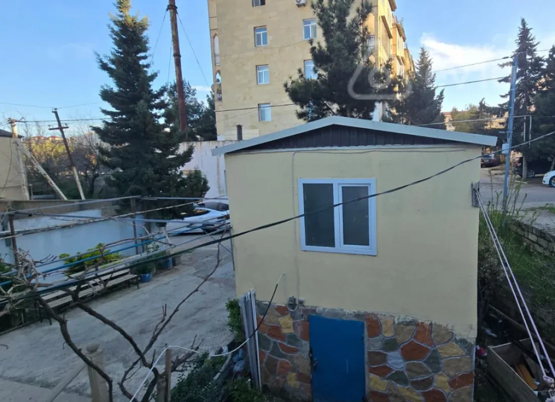 Satılır 10 otaqlı həyət evi 250 m²