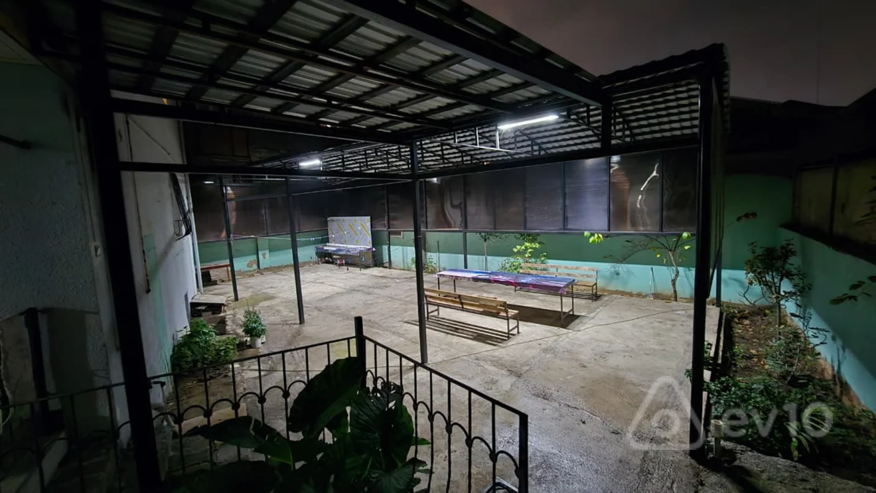 Satılır 10 otaqlı həyət evi 250 m²