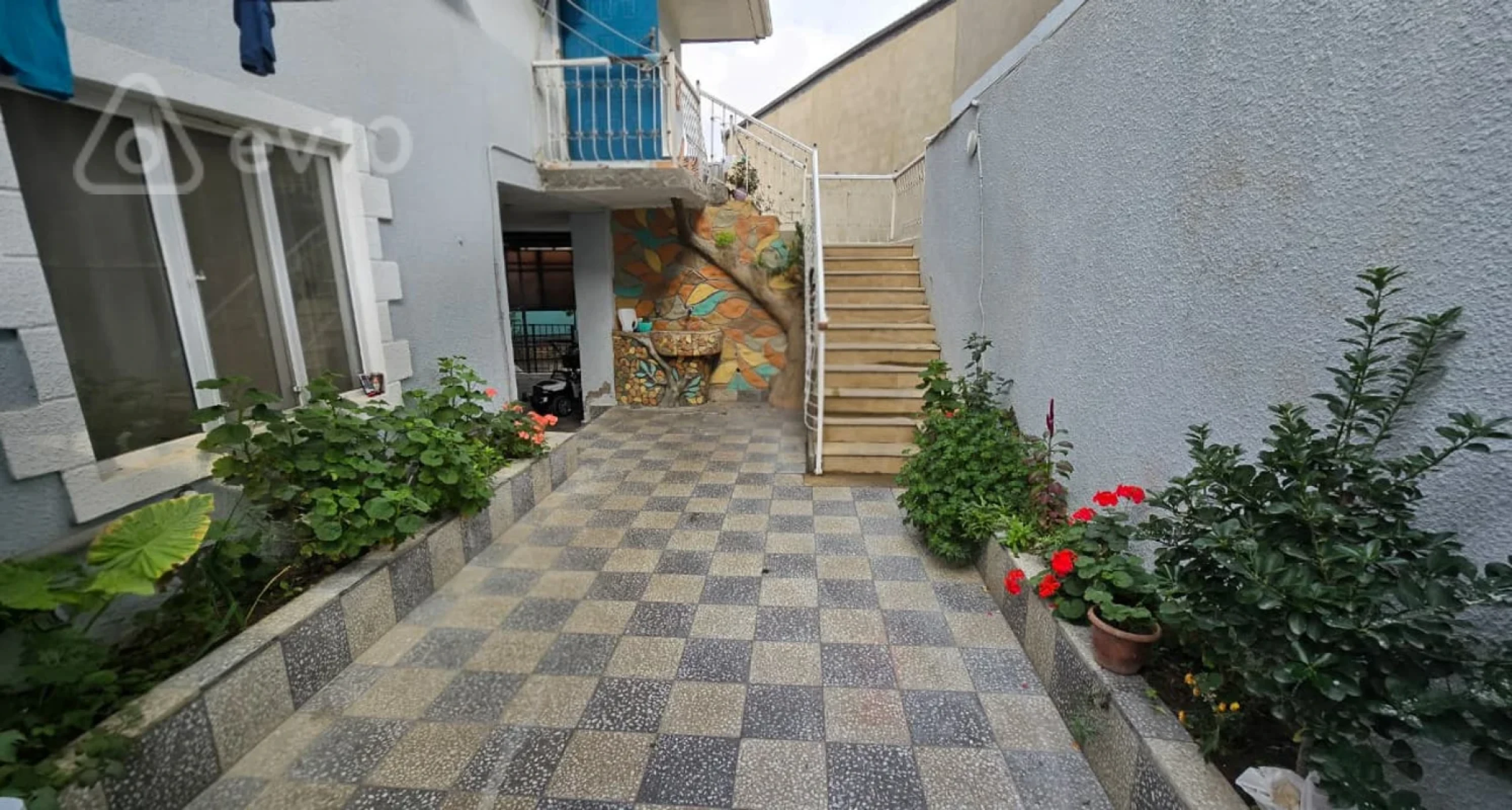 Satılır 10 otaqlı həyət evi 250 m²