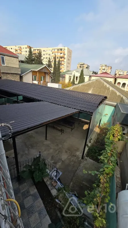 Satılır 10 otaqlı həyət evi 250 m²