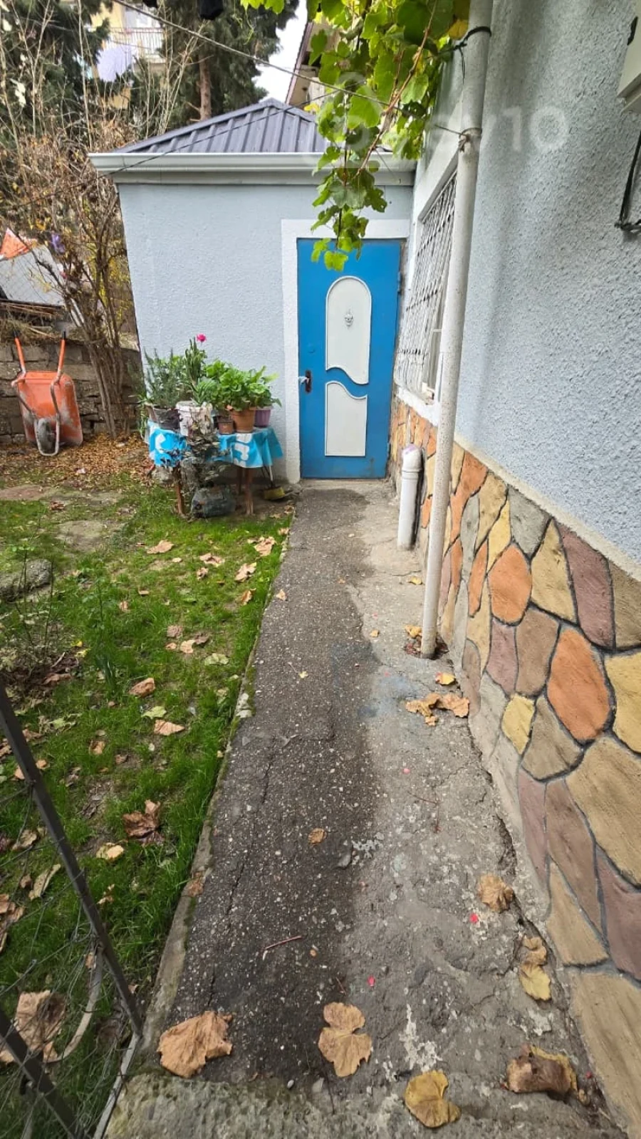 Satılır 10 otaqlı həyət evi 250 m²