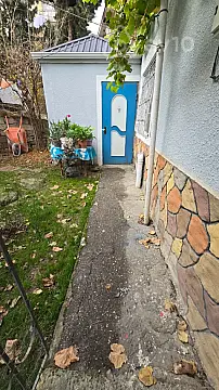 Satılır 10 otaqlı həyət evi 250 m²