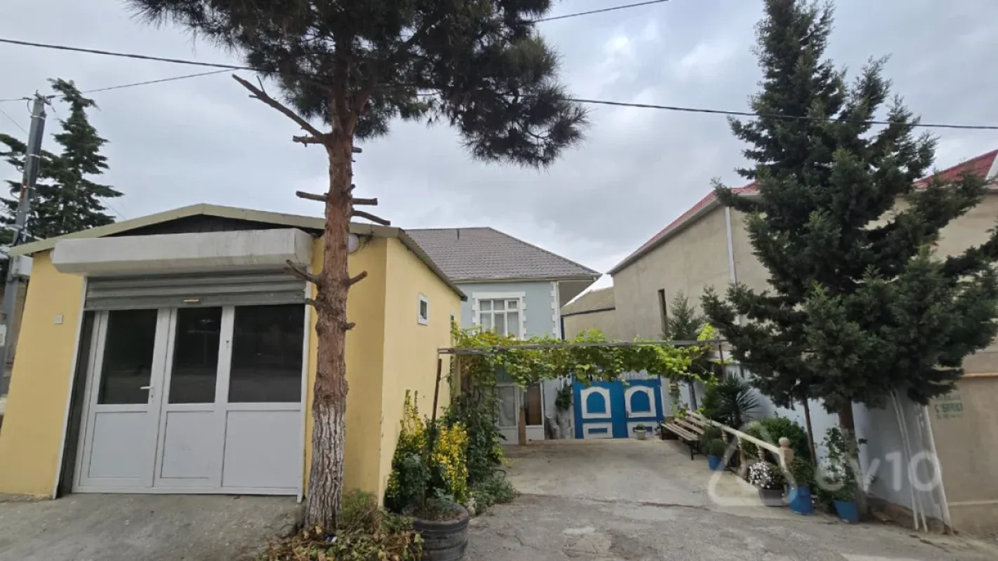 Satılır 10 otaqlı həyət evi 250 m²