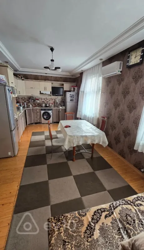Satılır 10 otaqlı həyət evi 250 m²