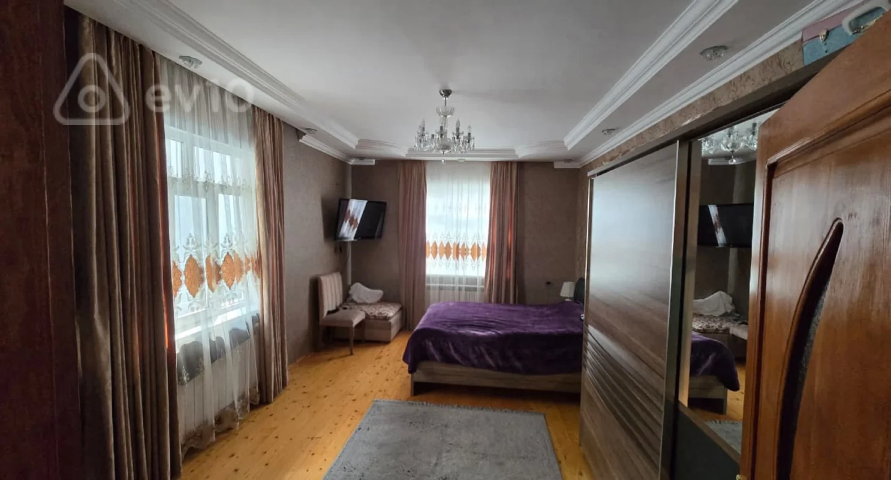 Satılır 10 otaqlı həyət evi 250 m²