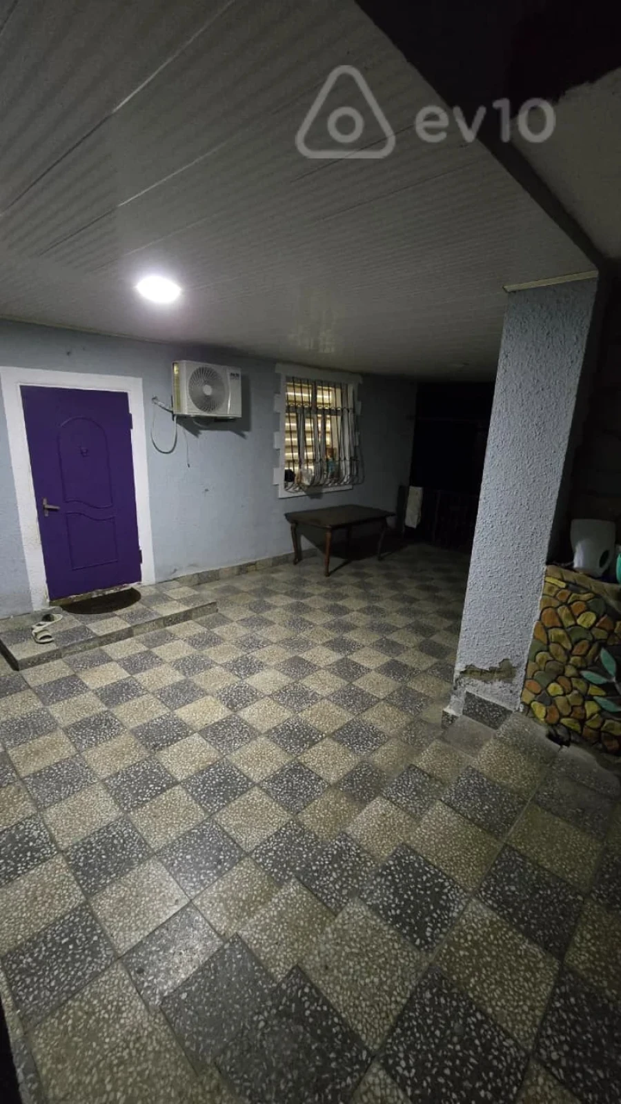 Satılır 10 otaqlı həyət evi 250 m²