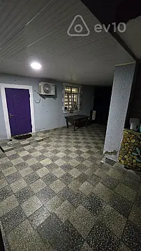 Satılır 10 otaqlı həyət evi 250 m²