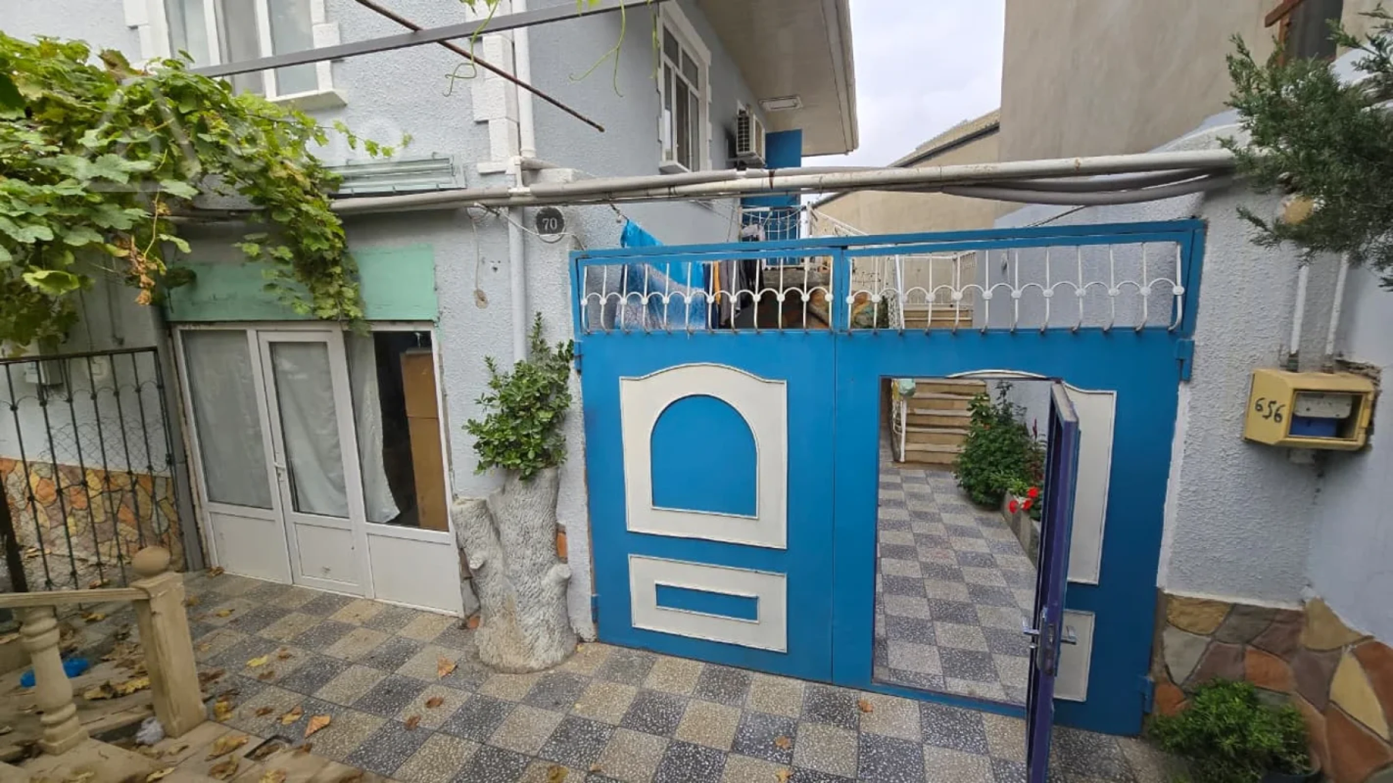 Satılır 10 otaqlı həyət evi 250 m²
