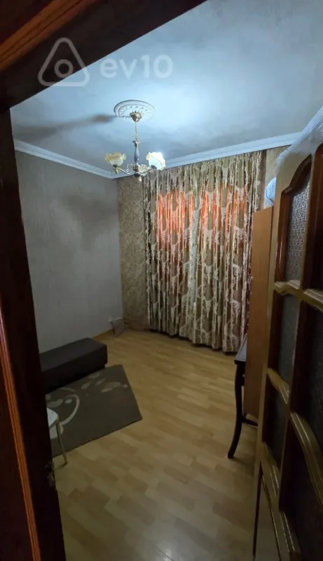 Satılır 10 otaqlı həyət evi 250 m²