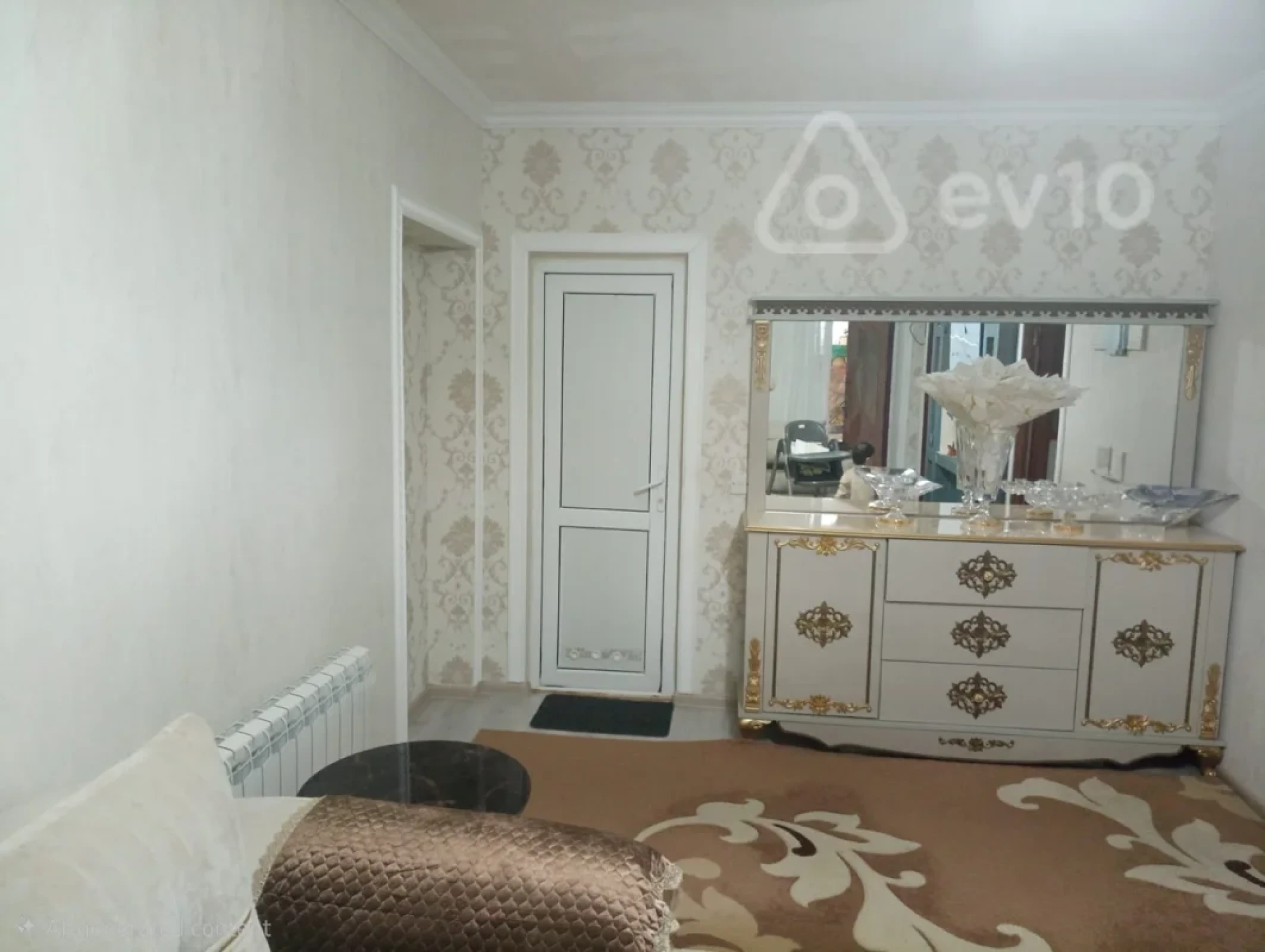 Satılır 10 otaqlı həyət evi 250 m²