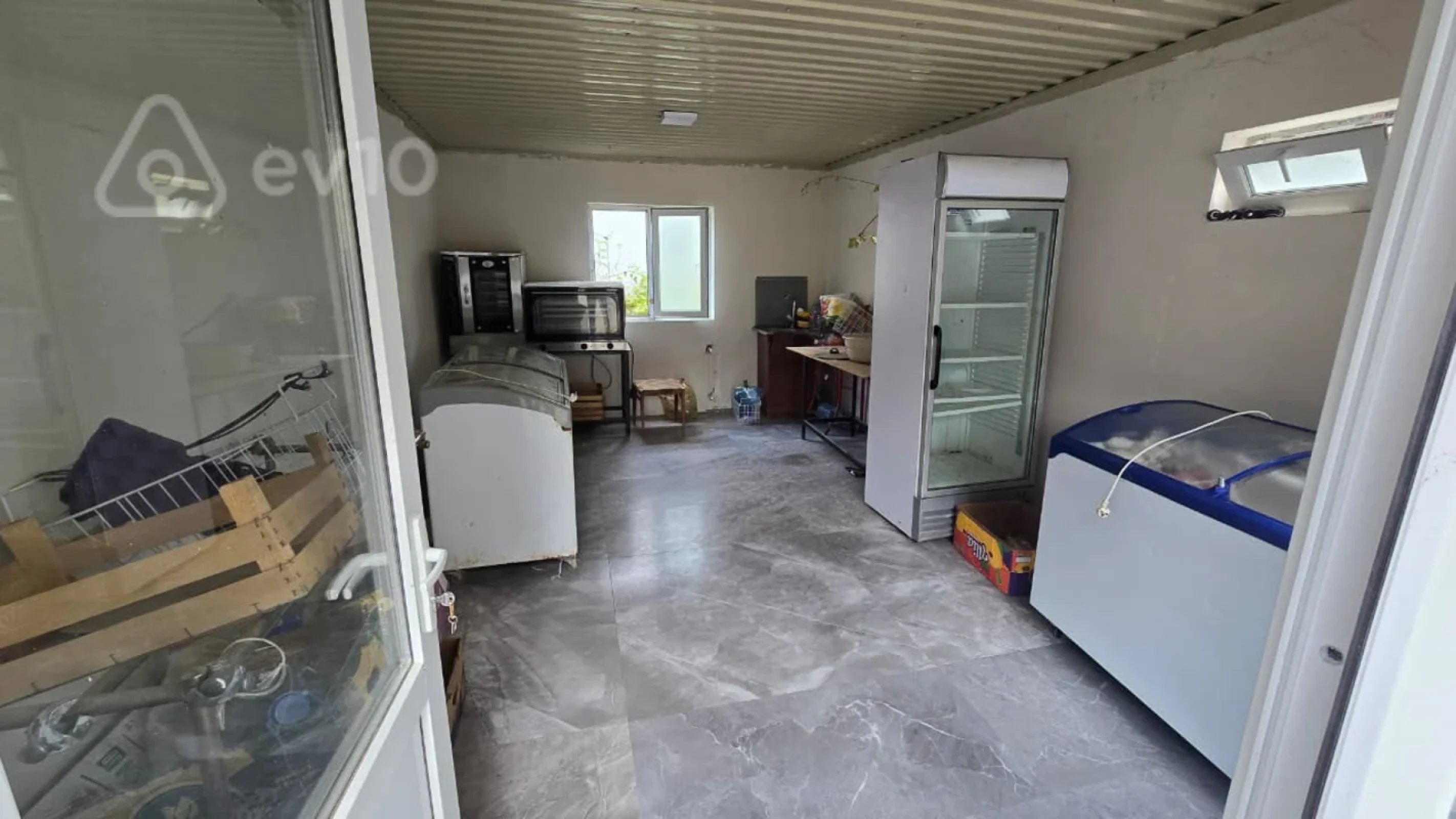Satılır 10 otaqlı həyət evi 250 m²