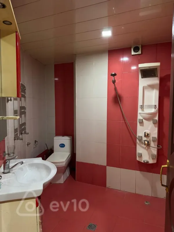 Kirayə verilir 2 otaqlı yeni tikili 85 m²