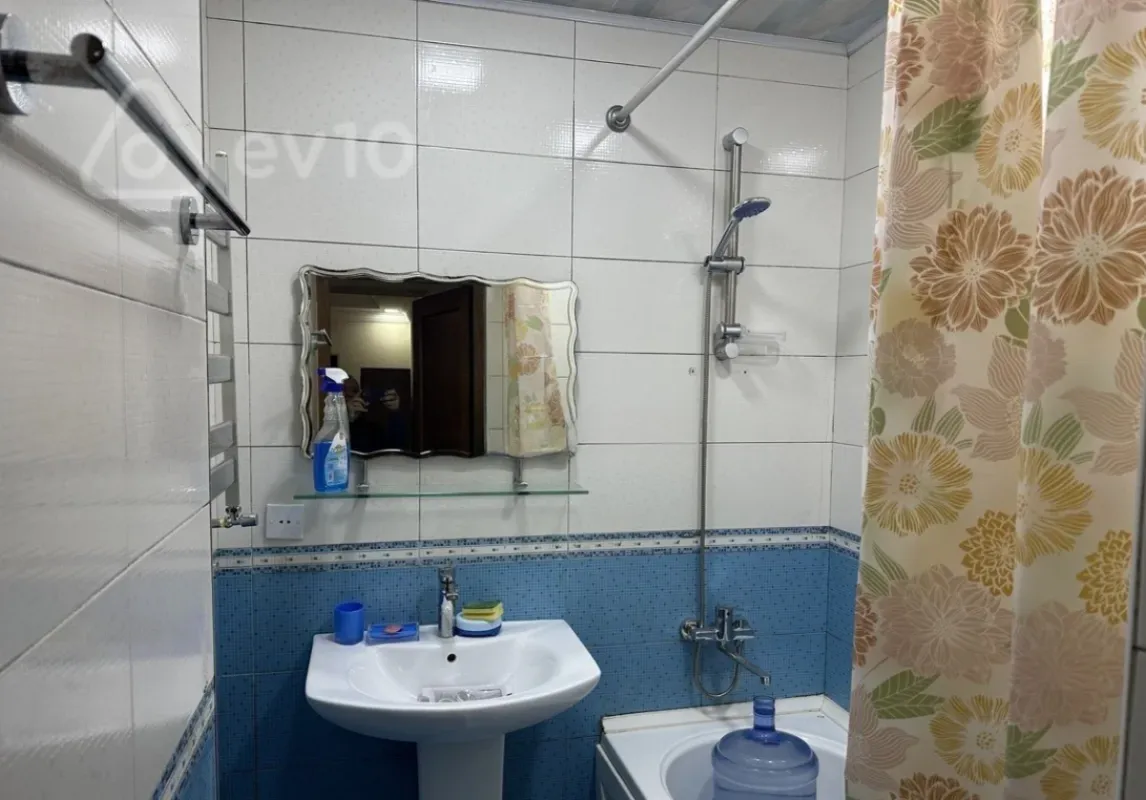 Kirayə verilir 3 otaqlı köhnə tikili 78 m²