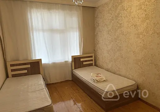 Kirayə verilir 3 otaqlı köhnə tikili 78 m²