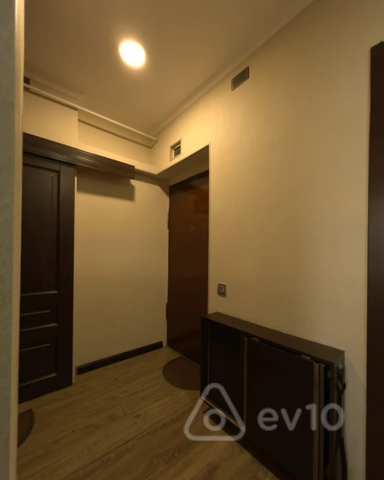 Satılır 3 otaqlı köhnə tikili 75 m²