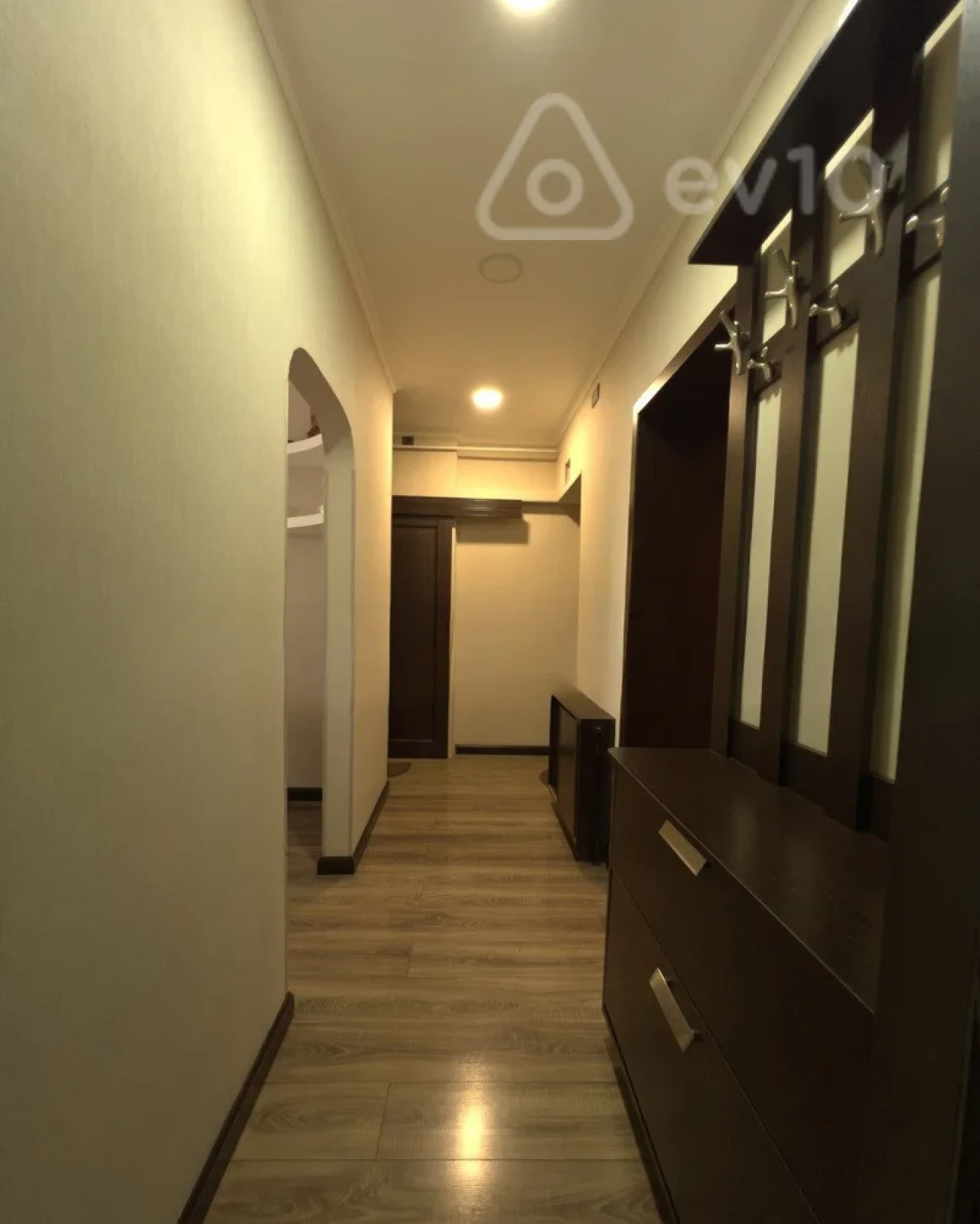 Satılır 3 otaqlı köhnə tikili 75 m²