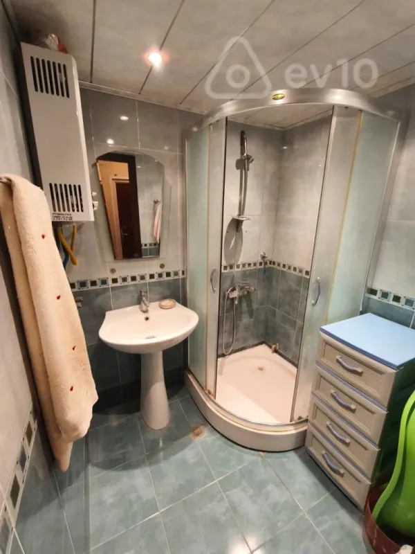 Kirayə verilir 3 otaqlı köhnə tikili 65 m²