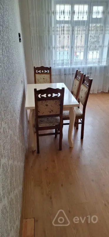 Kirayə verilir 3 otaqlı köhnə tikili 60 m²