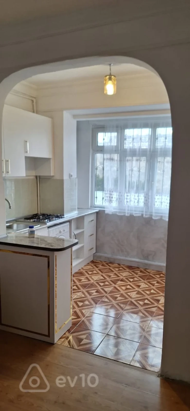 Kirayə verilir 3 otaqlı köhnə tikili 60 m²