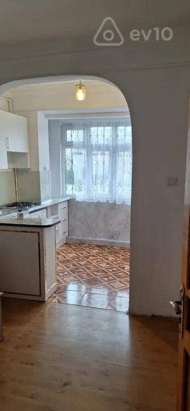 Kirayə verilir 3 otaqlı köhnə tikili 60 m²