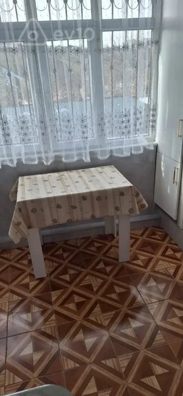 Kirayə verilir 3 otaqlı köhnə tikili 60 m²