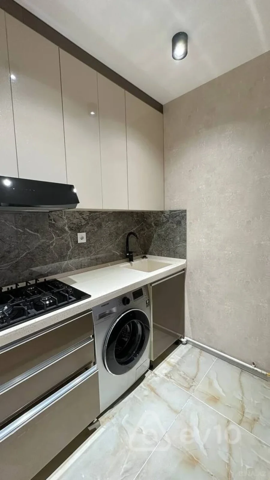 Kirayə verilir 2 otaqlı yeni tikili 55 m²