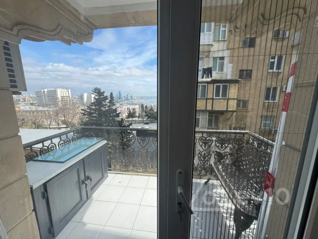 Kirayə verilir 2 otaqlı köhnə tikili 60 m²