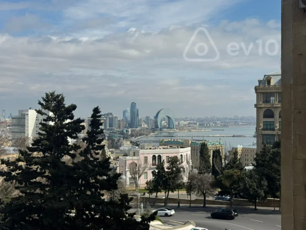 Kirayə verilir 2 otaqlı köhnə tikili 60 m²