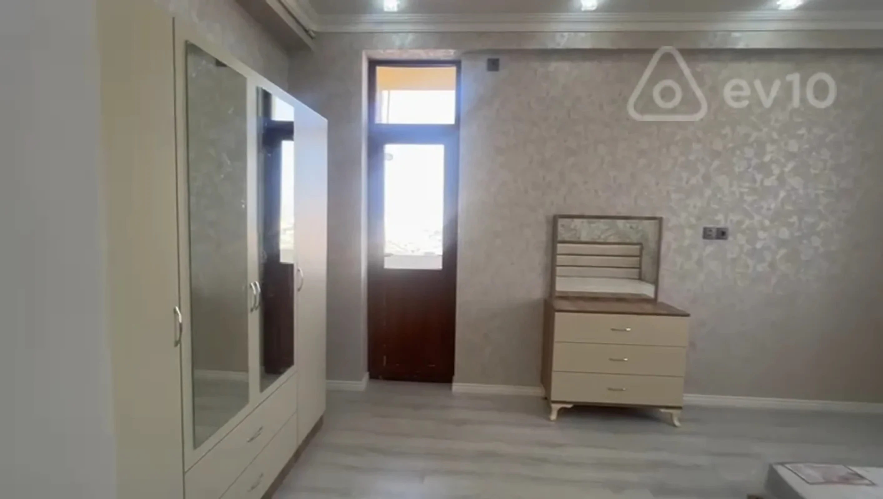 Kirayə verilir 2 otaqlı yeni tikili 67 m²